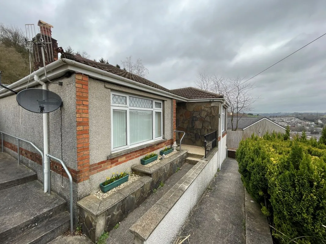 Salisbury Road, Abercynon, Mid Glamorgan, CF45 4NU - Online Auctions