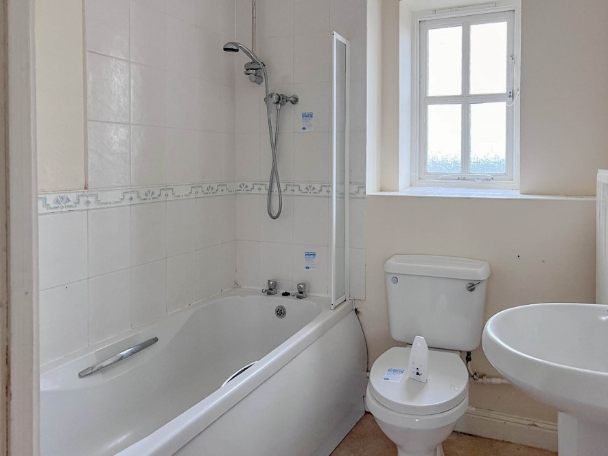 Property for Auction in Bedfordshire and Buckinghamshire - 18 Knaresborough Court, Bletchley, Milton Keynes, Buckinghamshire