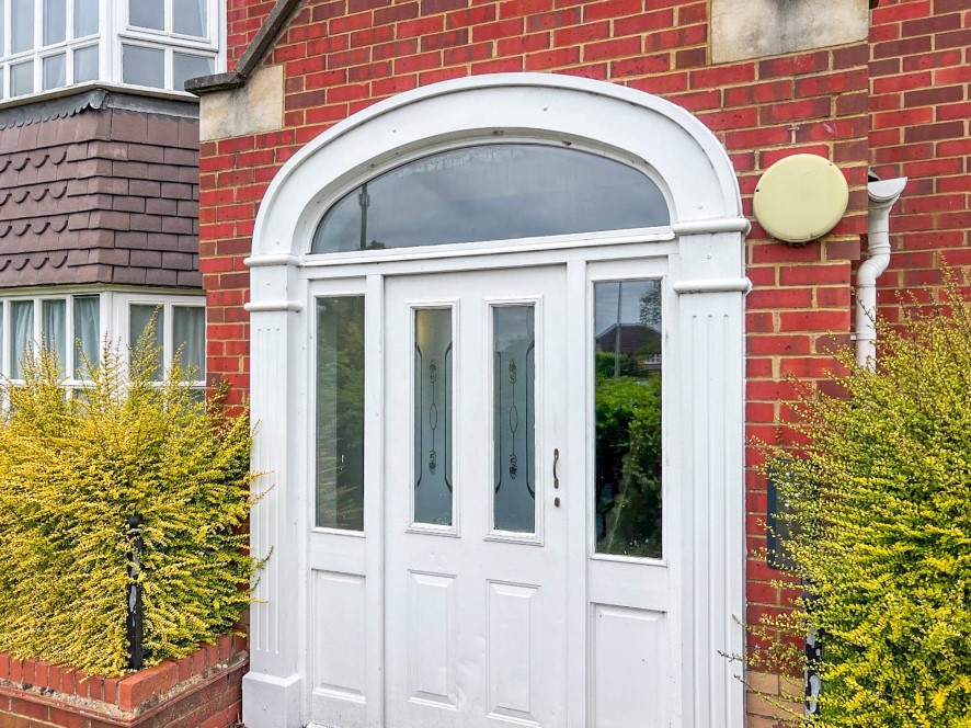 Property for Auction in Bedfordshire and Buckinghamshire - 18 Knaresborough Court, Bletchley, Milton Keynes, Buckinghamshire