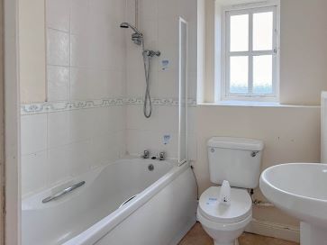 Property for Auction in Bedfordshire and Buckinghamshire - 18 Knaresborough Court, Bletchley, Milton Keynes, Buckinghamshire