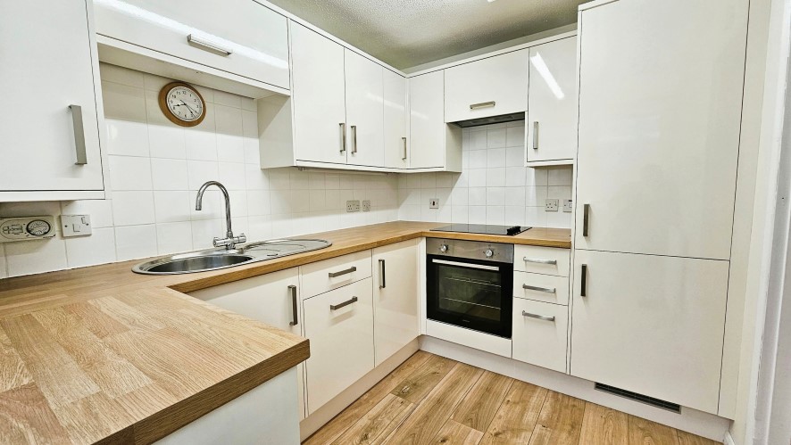 Property for Auction in Bedfordshire and Buckinghamshire - 20 Blaydon Close, Bletchley, Milton Keynes MK3 5LS