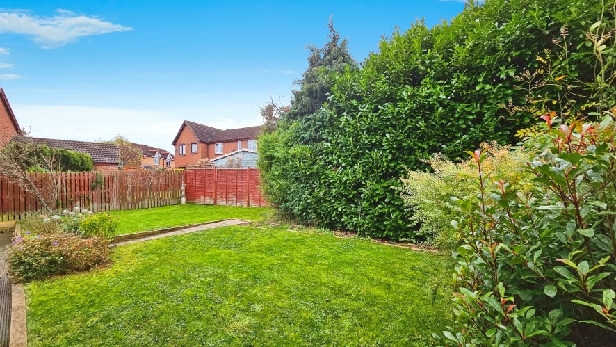 Property for Auction in Bedfordshire and Buckinghamshire - 20 Blaydon Close, Bletchley, Milton Keynes MK3 5LS