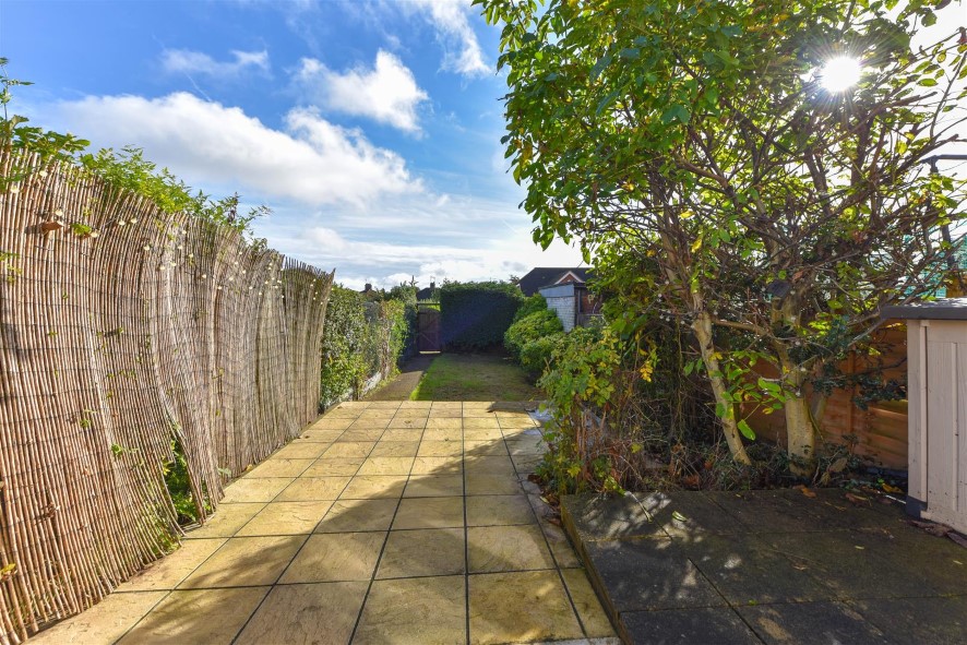 Property for Auction in Bedfordshire and Buckinghamshire - 7 Austin Villas, Woodside Road, Watford, Hertfordshire WD25 0GD