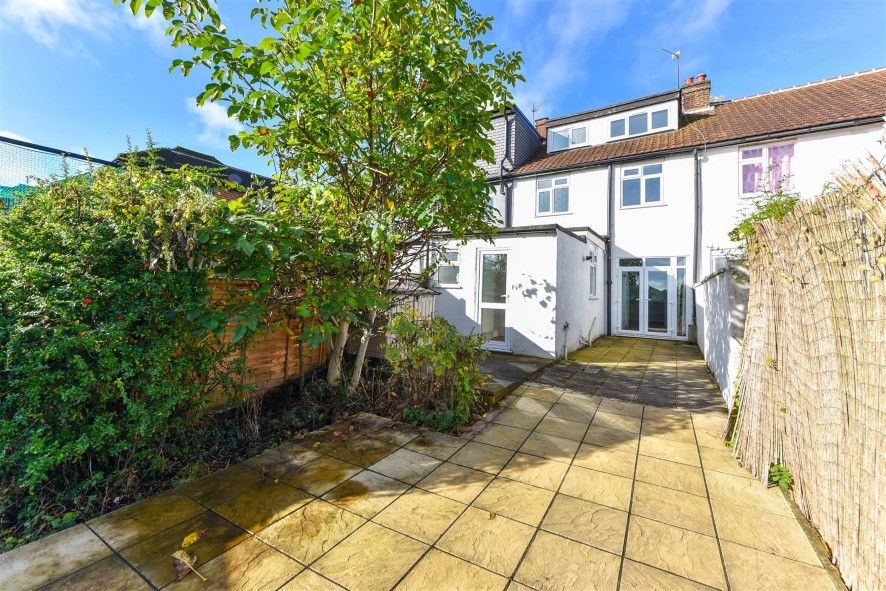Property for Auction in Bedfordshire and Buckinghamshire - 7 Austin Villas, Woodside Road, Watford, Hertfordshire WD25 0GD