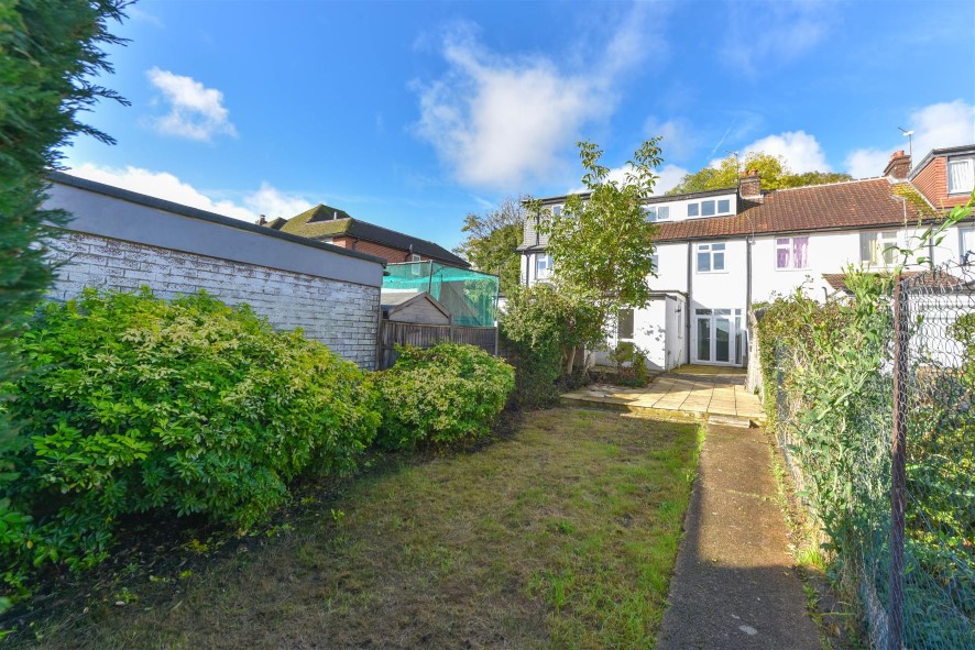 Property for Auction in Bedfordshire and Buckinghamshire - 7 Austin Villas, Woodside Road, Watford, Hertfordshire WD25 0GD