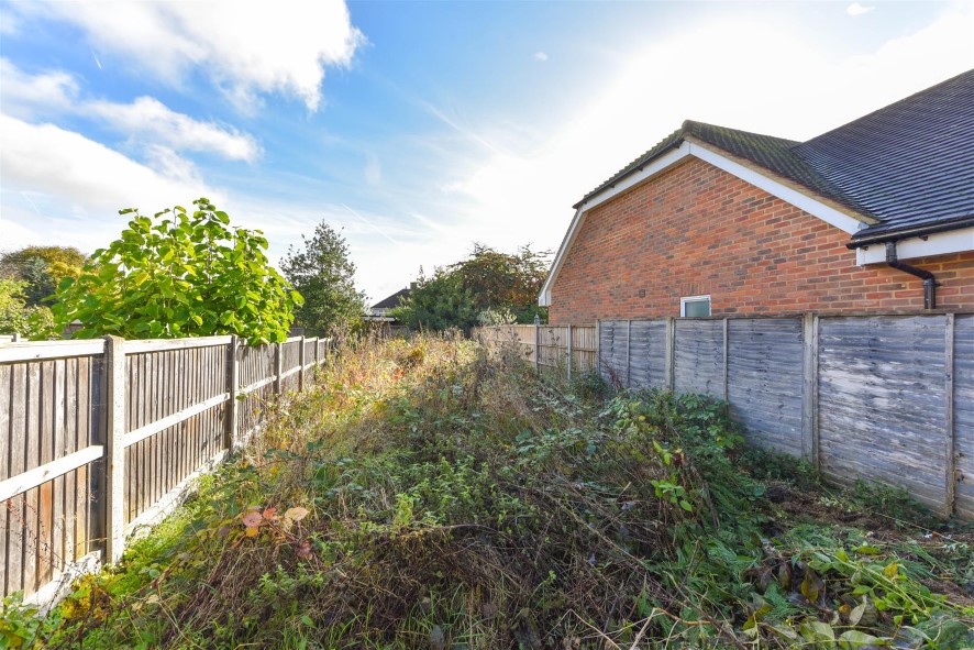 Property for Auction in Bedfordshire and Buckinghamshire - 7 Austin Villas, Woodside Road, Watford, Hertfordshire WD25 0GD