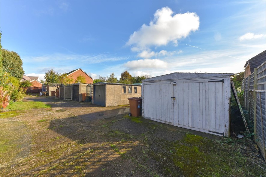 Property for Auction in Bedfordshire and Buckinghamshire - 7 Austin Villas, Woodside Road, Watford, Hertfordshire WD25 0GD