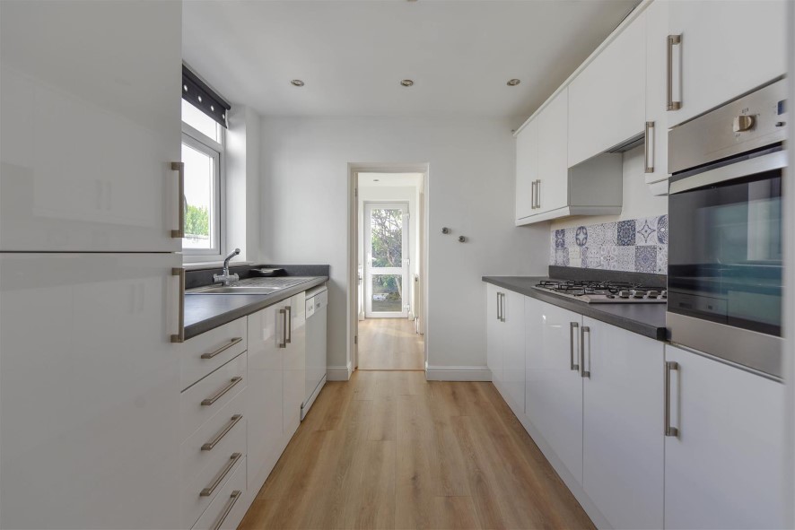 Property for Auction in Bedfordshire and Buckinghamshire - 7 Austin Villas, Woodside Road, Watford, Hertfordshire WD25 0GD