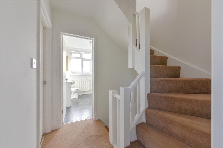 Property for Auction in Bedfordshire and Buckinghamshire - 7 Austin Villas, Woodside Road, Watford, Hertfordshire WD25 0GD