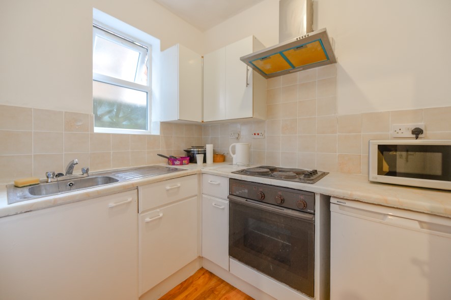 Property for Auction in Bedfordshire and Buckinghamshire - Flat 1, Hadley Court, Luton, Bedfordshire