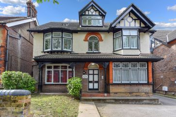 Property for Auction in Bedfordshire and Buckinghamshire - Flat 1, Hadley Court, Luton, Bedfordshire