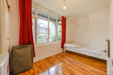 Property for Auction in Bedfordshire and Buckinghamshire - Flat 1, Hadley Court, Luton, Bedfordshire