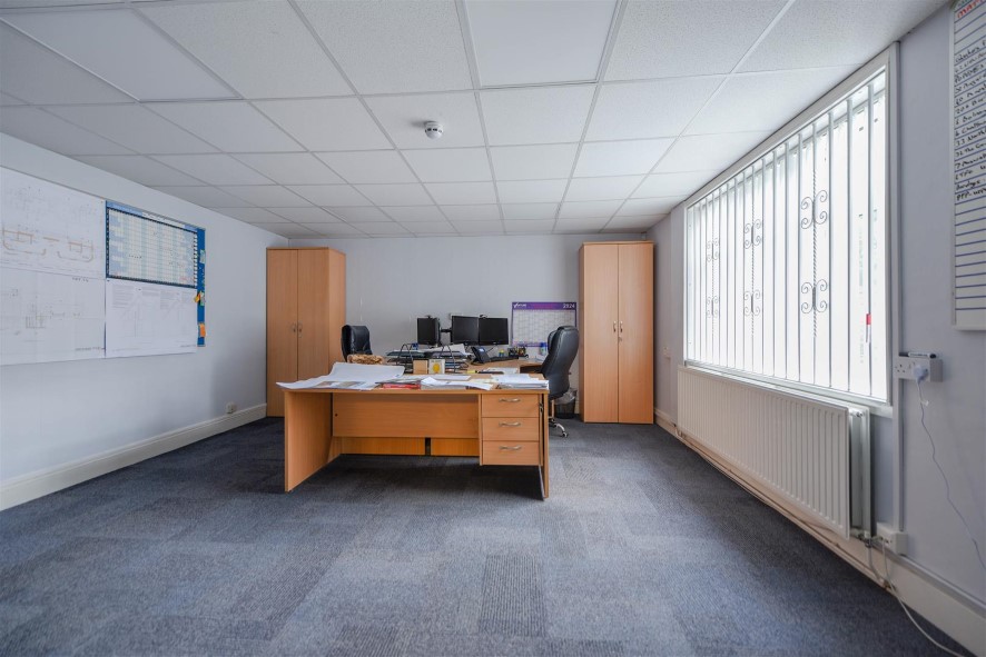 Property for Auction in Bedfordshire and Buckinghamshire - 1 London Road, Luton, Bedfordshire