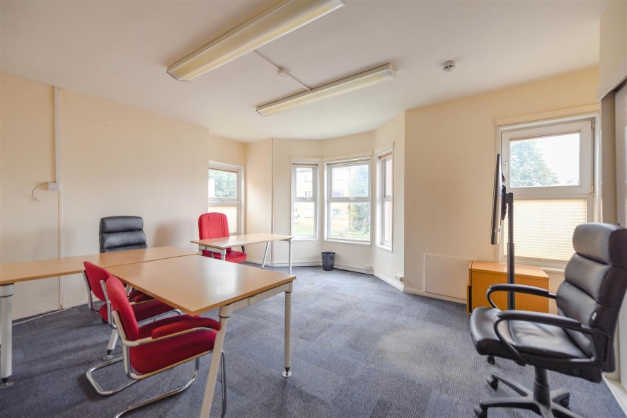 Property for Auction in Bedfordshire and Buckinghamshire - 1 London Road, Luton, Bedfordshire