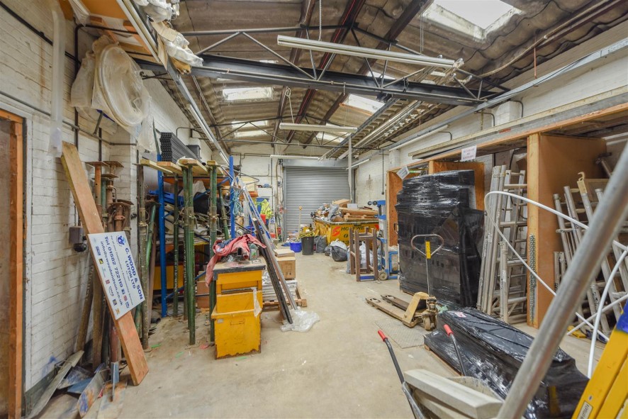 Property for Auction in Bedfordshire and Buckinghamshire - 1 London Road, Luton, Bedfordshire