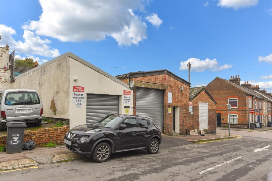 Property for Auction in Bedfordshire and Buckinghamshire - 1 London Road, Luton, Bedfordshire