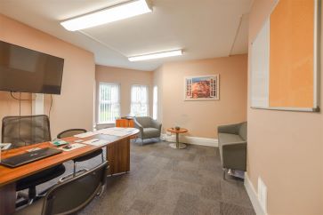 Property for Auction in Bedfordshire and Buckinghamshire - 1 London Road, Luton, Bedfordshire