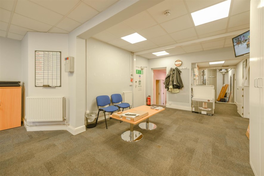 Property for Auction in Bedfordshire and Buckinghamshire - 1 London Road, Luton, Bedfordshire