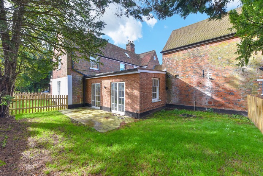 Property for Auction in Bedfordshire and Buckinghamshire - Flat 2, Wickham House, Cressex Road, High Wycombe, Buckinghamshire HP12 4FY