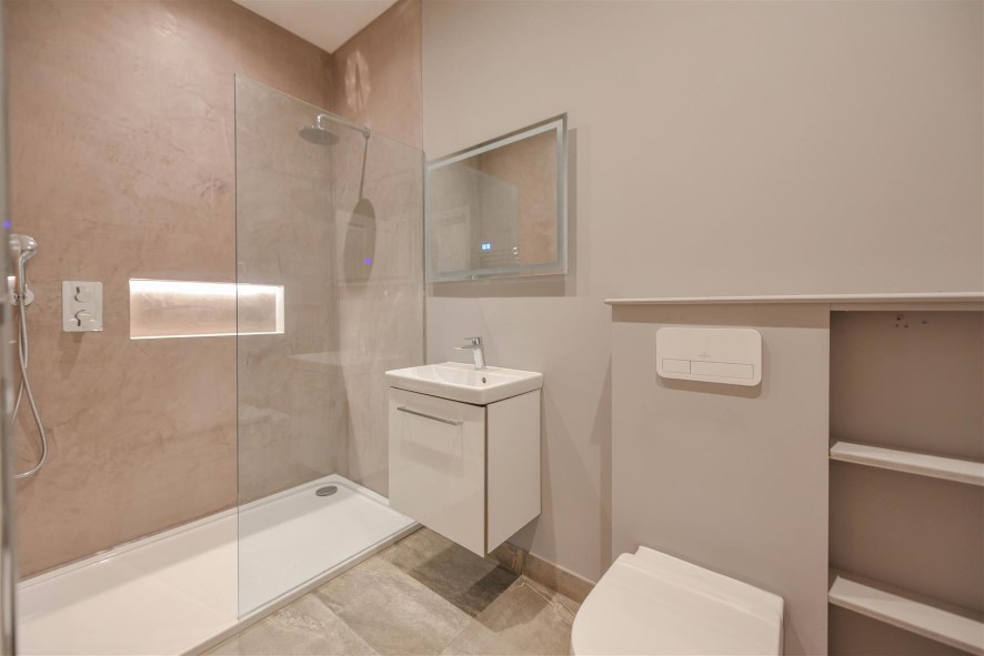 Property for Auction in Bedfordshire and Buckinghamshire - Flat 2, Wickham House, Cressex Road, High Wycombe, Buckinghamshire HP12 4FY