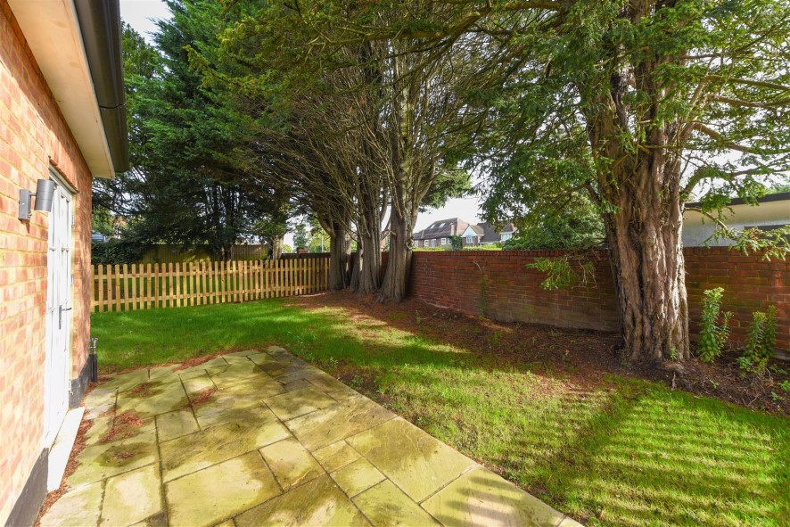 Property for Auction in Bedfordshire and Buckinghamshire - Flat 2, Wickham House, Cressex Road, High Wycombe, Buckinghamshire HP12 4FY