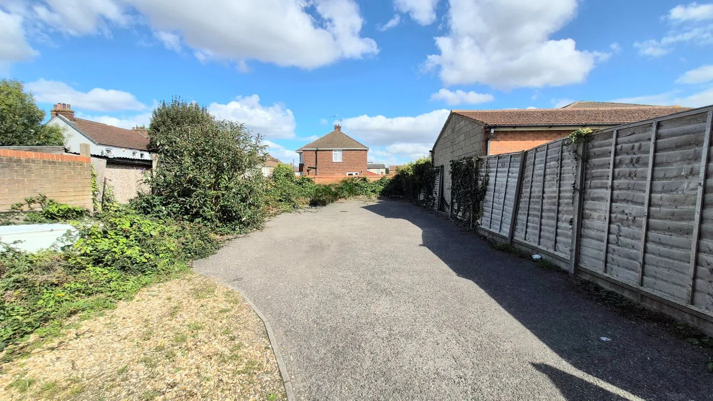 26 Marsh Road, Luton, Bedfordshire, LU3 2NH - Online Auctions