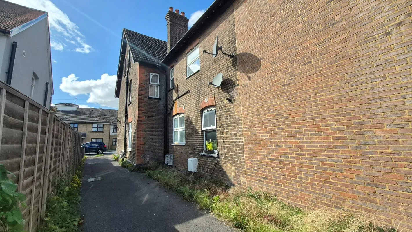 26 Marsh Road, Luton, Bedfordshire, LU3 2NH - Online Auctions