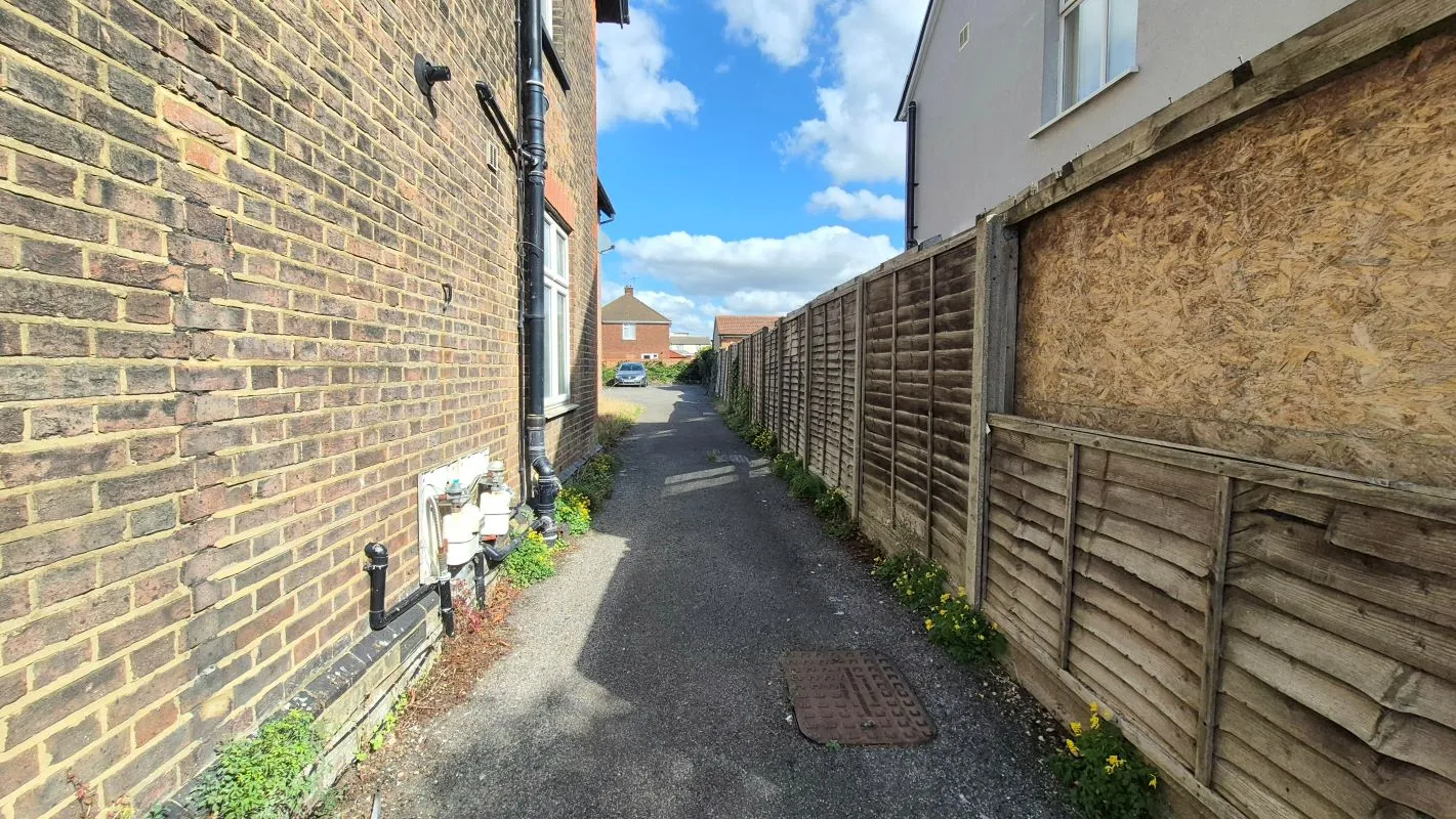 26 Marsh Road, Luton, Bedfordshire, LU3 2NH - Online Auctions