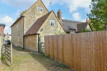 Property for Auction in Bedfordshire and Buckinghamshire - 50 Cross Tree Road, Wicken, Milton Keynes, Northamptonshire MK19 6BT