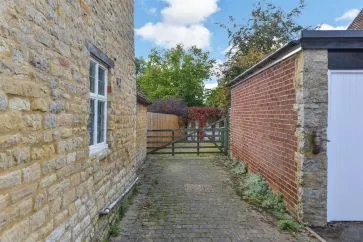 Property for Auction in Bedfordshire and Buckinghamshire - 50 Cross Tree Road, Wicken, Milton Keynes, Northamptonshire MK19 6BT