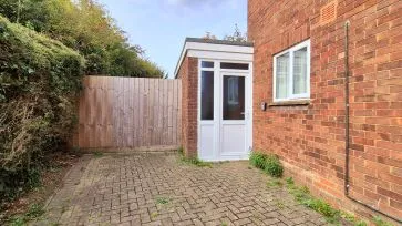Property for Auction in Bedfordshire and Buckinghamshire - 1 Heathfield Close, Caddington, Luton, Bedfordshire LU1 4HB