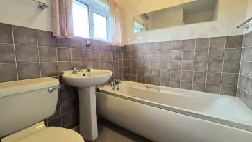 Property for Auction in Bedfordshire and Buckinghamshire - 1 Heathfield Close, Caddington, Luton, Bedfordshire LU1 4HB