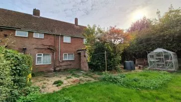 Property for Auction in Bedfordshire and Buckinghamshire - 1 Heathfield Close, Caddington, Luton, Bedfordshire LU1 4HB