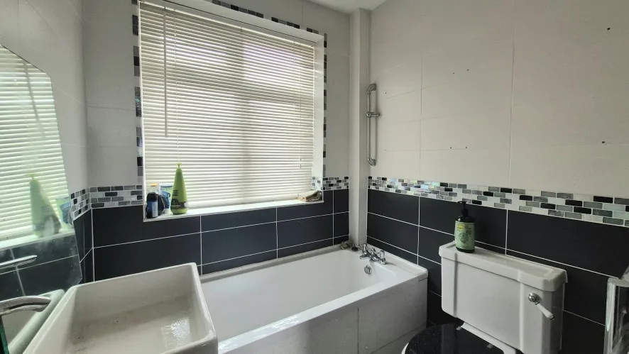 Property for Auction in Bedfordshire and Buckinghamshire - 10 Runfold Avenue, Luton LU3 2EH