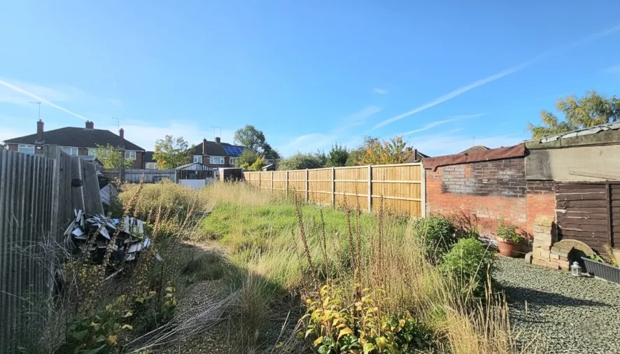 Property for Auction in Bedfordshire and Buckinghamshire - 10 Runfold Avenue, Luton LU3 2EH