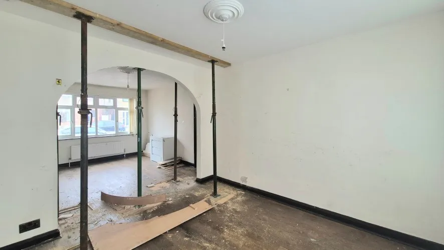Property for Auction in Bedfordshire and Buckinghamshire - 10 Runfold Avenue, Luton LU3 2EH