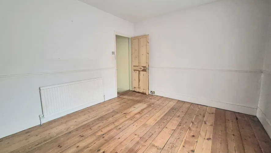 Property for Auction in Bedfordshire and Buckinghamshire - 85 Port Vale, Hertford, Hertfordshire SG14 3AF