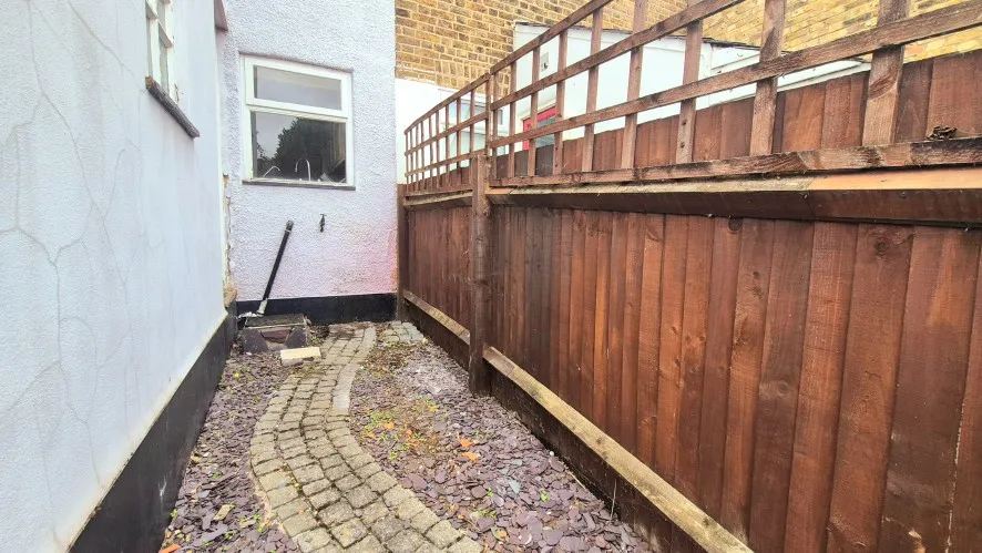 Property for Auction in Bedfordshire and Buckinghamshire - 85 Port Vale, Hertford, Hertfordshire SG14 3AF