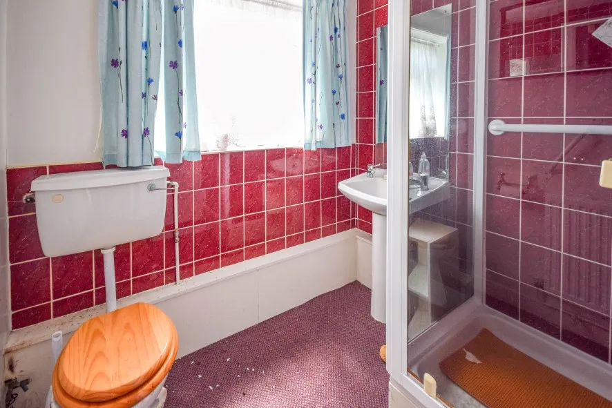 Property for Auction in Bedfordshire and Buckinghamshire - 21 Leckhampstead Road, Wicken, Milton Keynes, Buckinghamshire