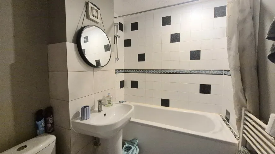 Property for Auction in Bedfordshire and Buckinghamshire - 22 Malham Close, Luton, Bedfordshire LU4 8PH