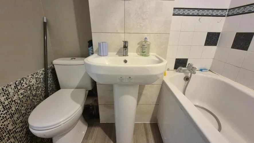 Property for Auction in Bedfordshire and Buckinghamshire - 22 Malham Close, Luton, Bedfordshire LU4 8PH
