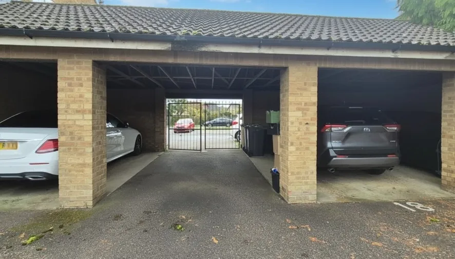 Property for Auction in Bedfordshire and Buckinghamshire - 22 Malham Close, Luton, Bedfordshire LU4 8PH