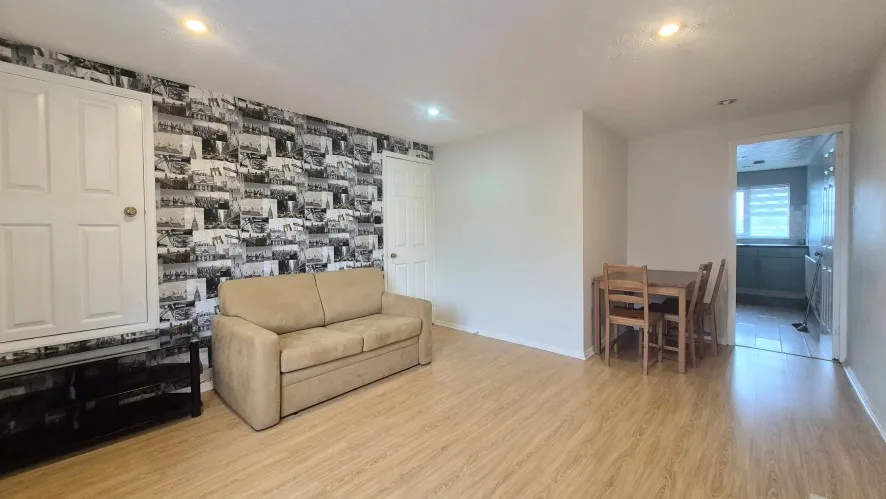 Property for Auction in Bedfordshire and Buckinghamshire - 22 Malham Close, Luton, Bedfordshire LU4 8PH