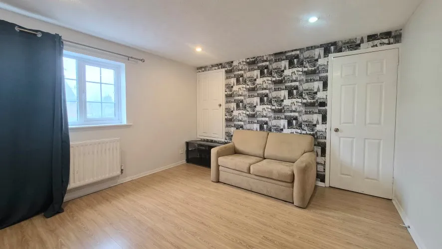 Property for Auction in Bedfordshire and Buckinghamshire - 22 Malham Close, Luton, Bedfordshire LU4 8PH