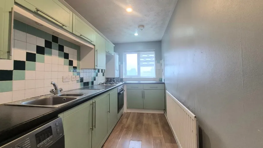Property for Auction in Bedfordshire and Buckinghamshire - 22 Malham Close, Luton, Bedfordshire LU4 8PH