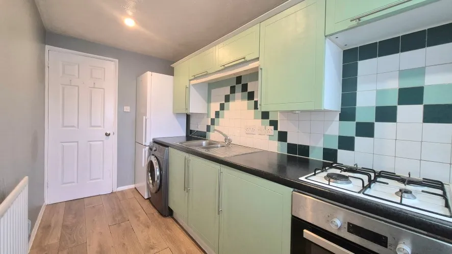 Property for Auction in Bedfordshire and Buckinghamshire - 22 Malham Close, Luton, Bedfordshire LU4 8PH