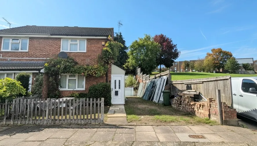 Property for Auction in Bedfordshire and Buckinghamshire - 10 Luxembourg Close, Luton, Bedfordshire LU3 3TD