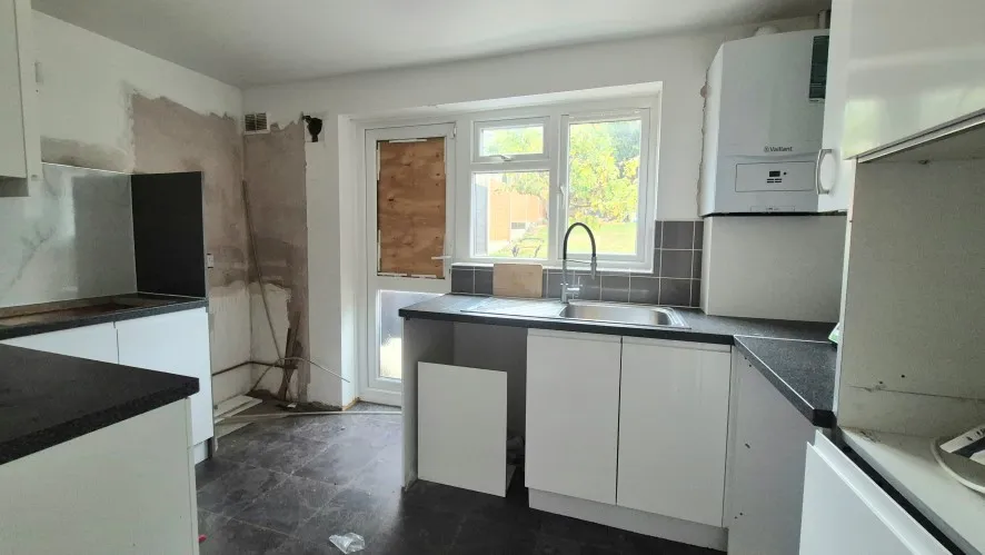 Property for Auction in Bedfordshire and Buckinghamshire - 10 Luxembourg Close, Luton, Bedfordshire LU3 3TD
