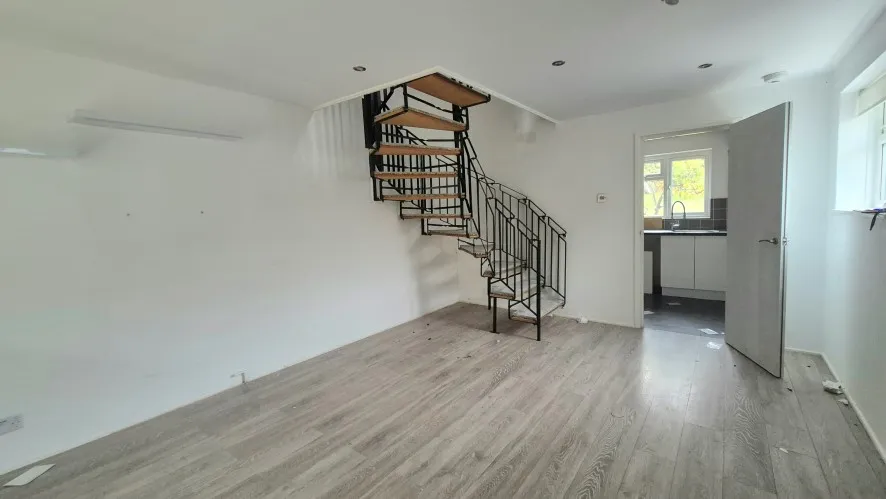 Property for Auction in Bedfordshire and Buckinghamshire - 10 Luxembourg Close, Luton, Bedfordshire LU3 3TD