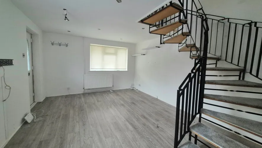 Property for Auction in Bedfordshire and Buckinghamshire - 10 Luxembourg Close, Luton, Bedfordshire LU3 3TD